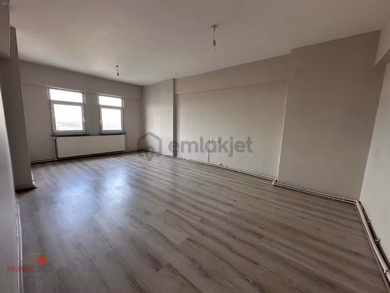 Murat Emlak'tan Kiralık 5.kat 2+1 Balkonlu Cadde Üstü Daire