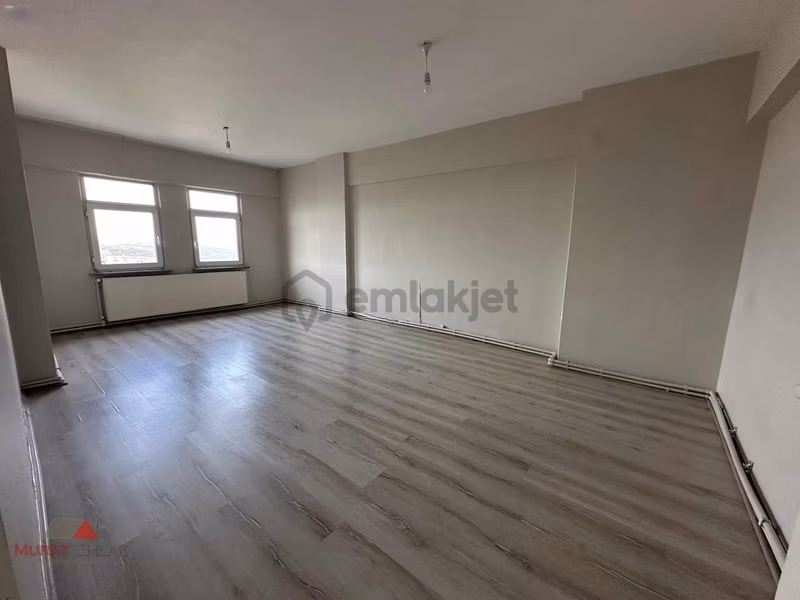 Murat Emlak'tan Kiralık 5.kat 2+1 Balkonlu Cadde Üstü Daire - 2