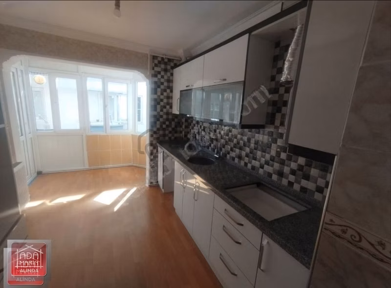 Yeni Cami Mah Dogalgazlı Kiralık 3+1 Daire