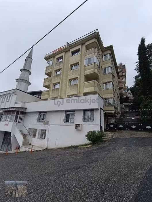 Üsküdar Çengelköy'de Geniş 3+1 Satılık Daire Büyük Teraslı