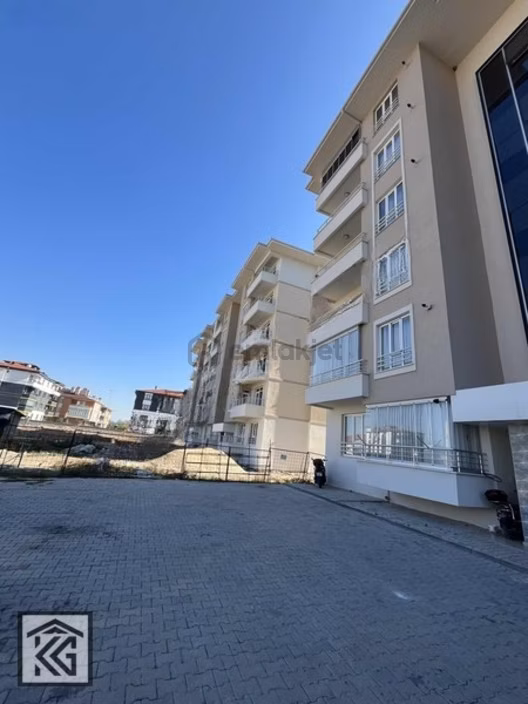 Sedirler Cd Ve Başak Cd Kesişiminde 3+1 - 16