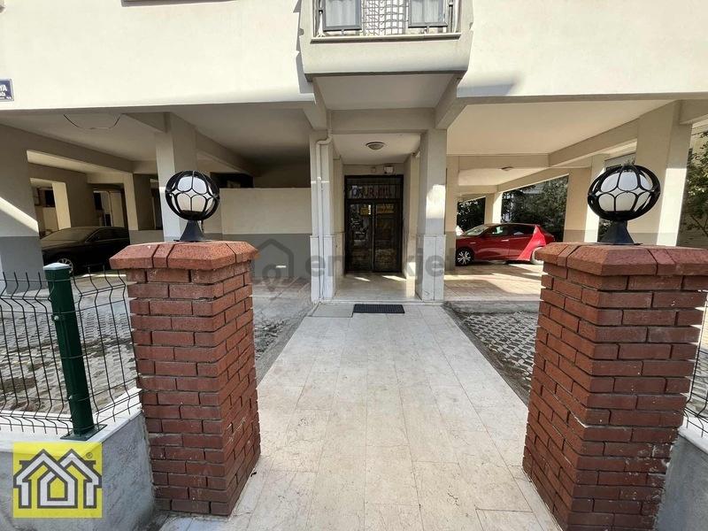 Agora Avm Karşısı Site İçinde Otoparklı - 175 M2 3+1 - 4