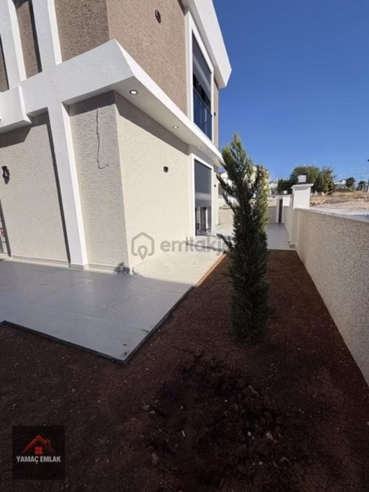 Didim'de Satılık Deniz Manzaralı Alt Kat Yatak Odalı Villa - 2