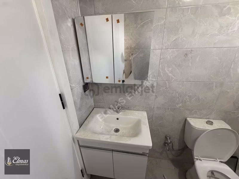 Elmas Emlaktan Satılık Köşe Başı 2+1 Özel Garajlı Daire! - 13
