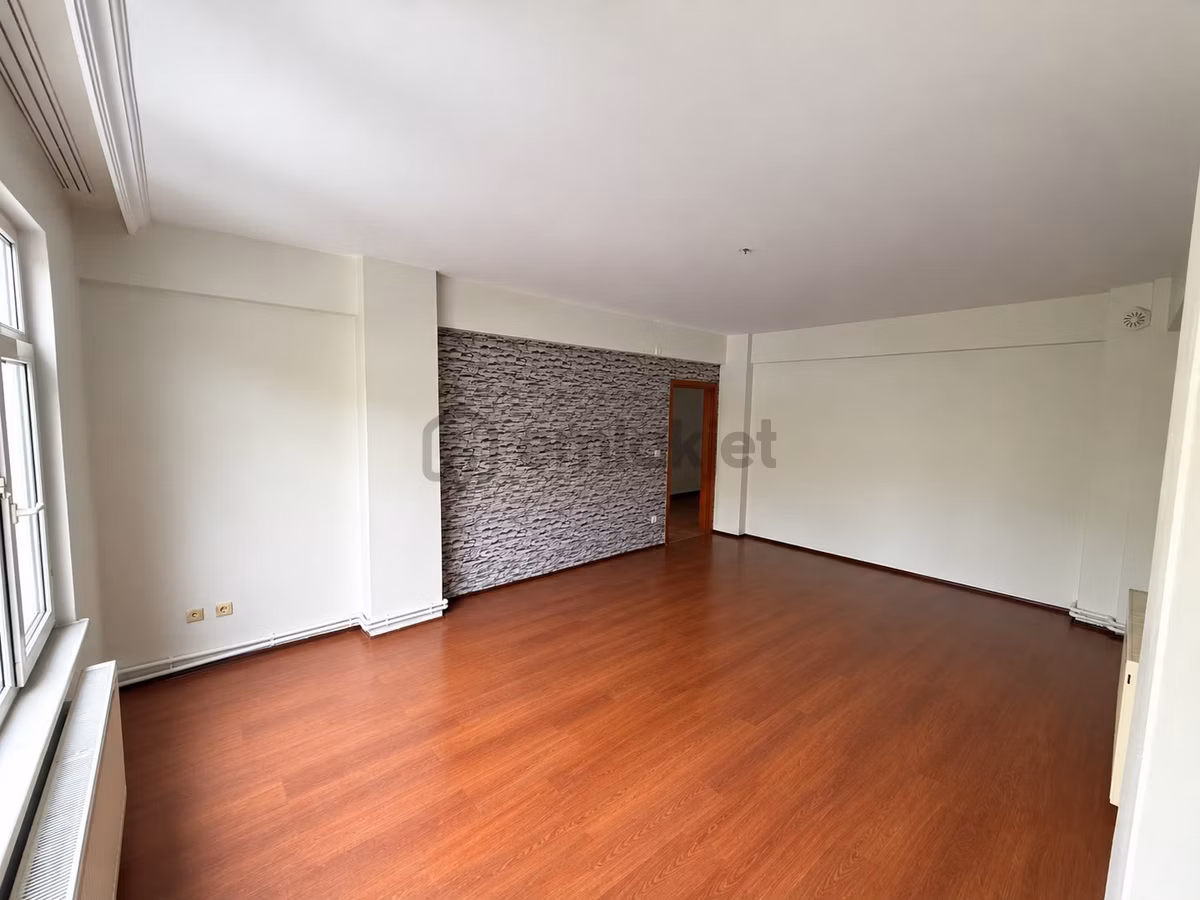 Tarabya Şalcıkır Yolunda Balkonlu, Geniş 3+1 Kiralık - 3
