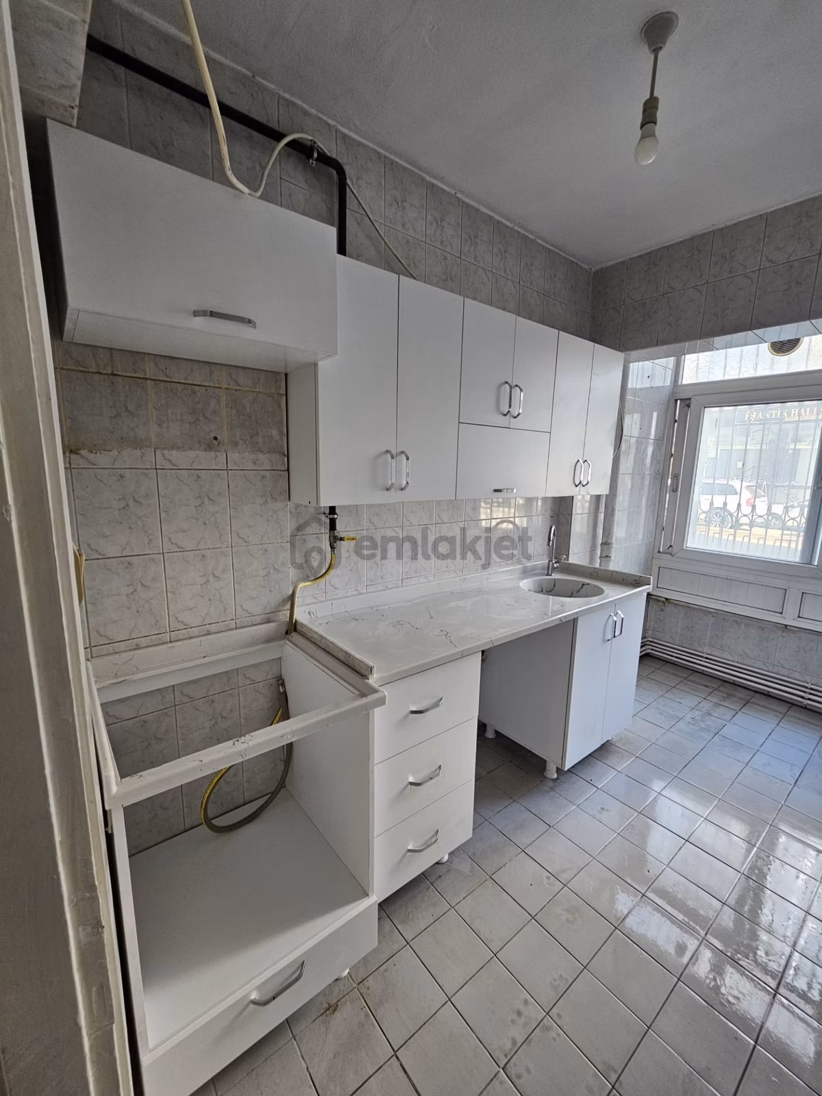Kenan Evren Girişi 3+1 Doğalgazlı Kiralık Daire