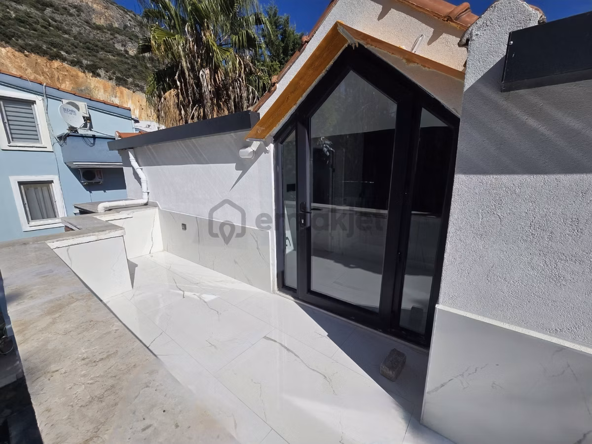 Kuşadası'nda 4+1 Bakımlı Satılık Villa - 26