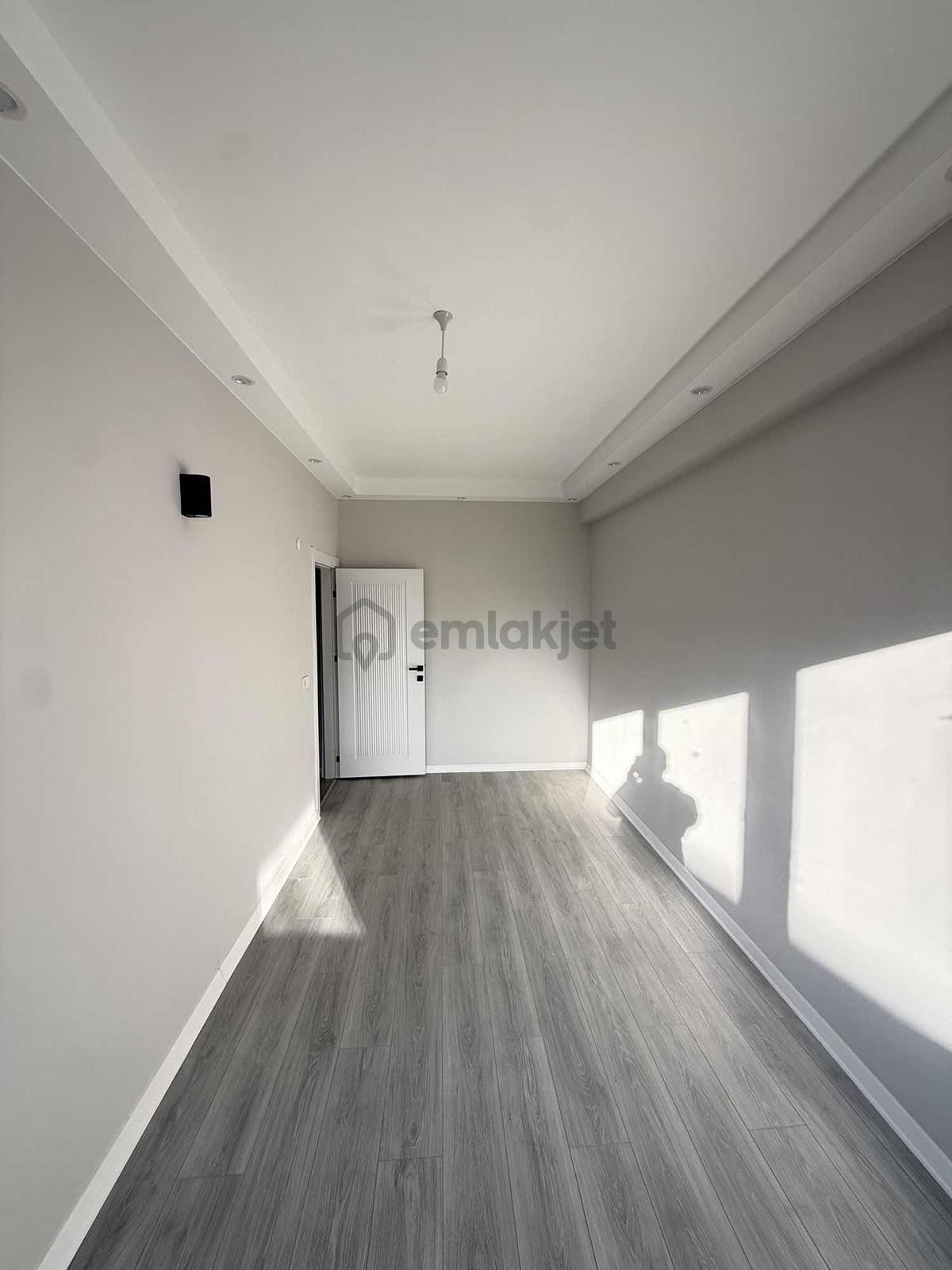 Esentepede Otoparklı Kiralık Ara Kat 2+1 Daire - 11