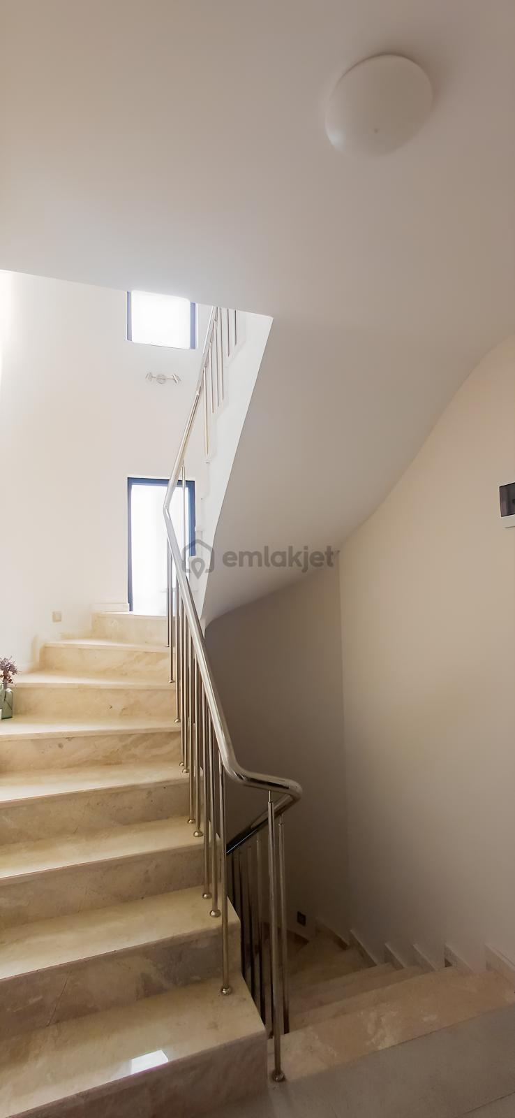 Sıcağık Cadde Üzeri 3+1 525 M2 Bahçeli Kaloriferli - 20