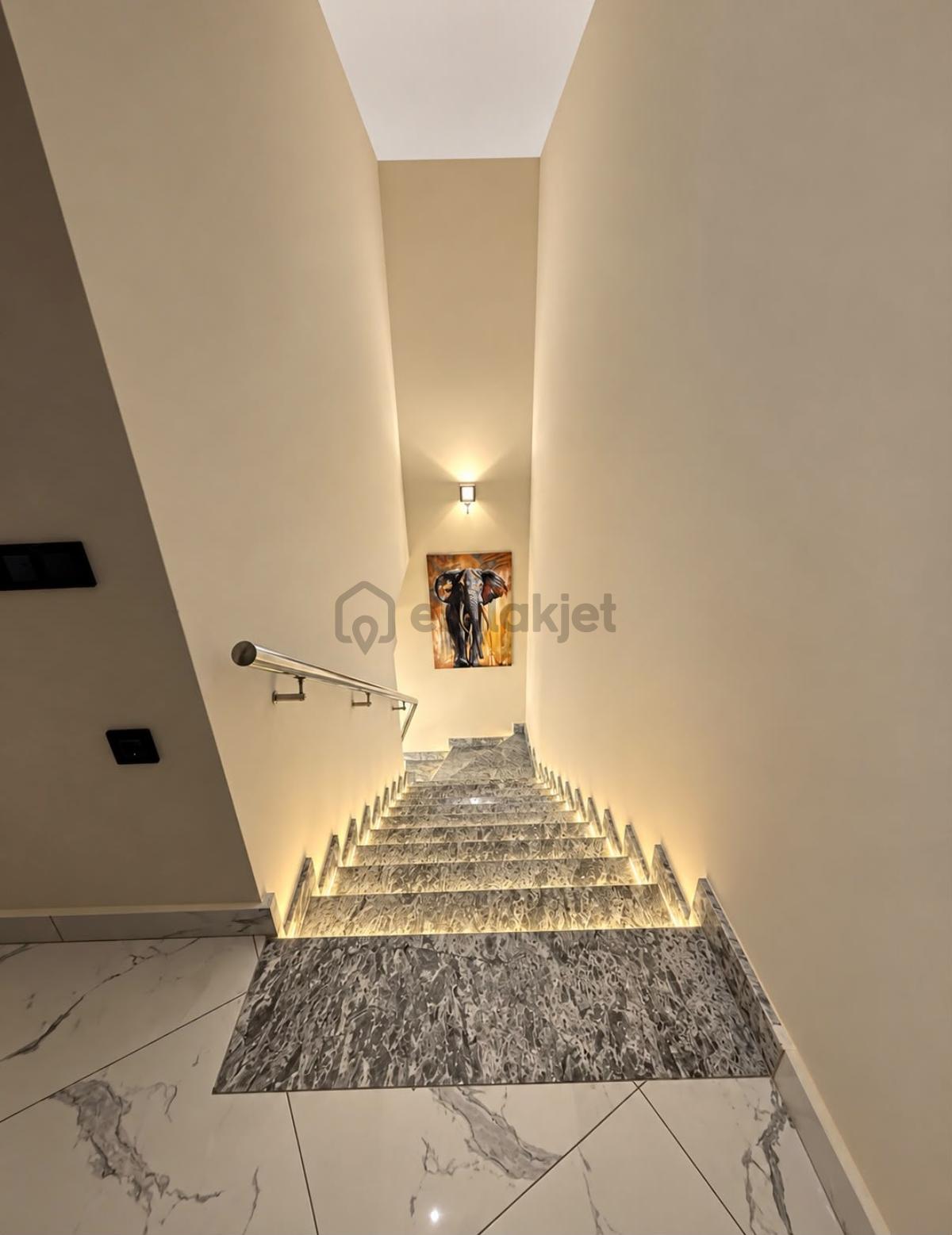 Konak Premium Satılık 2+1 Eşyalı Dublex Daire - 3