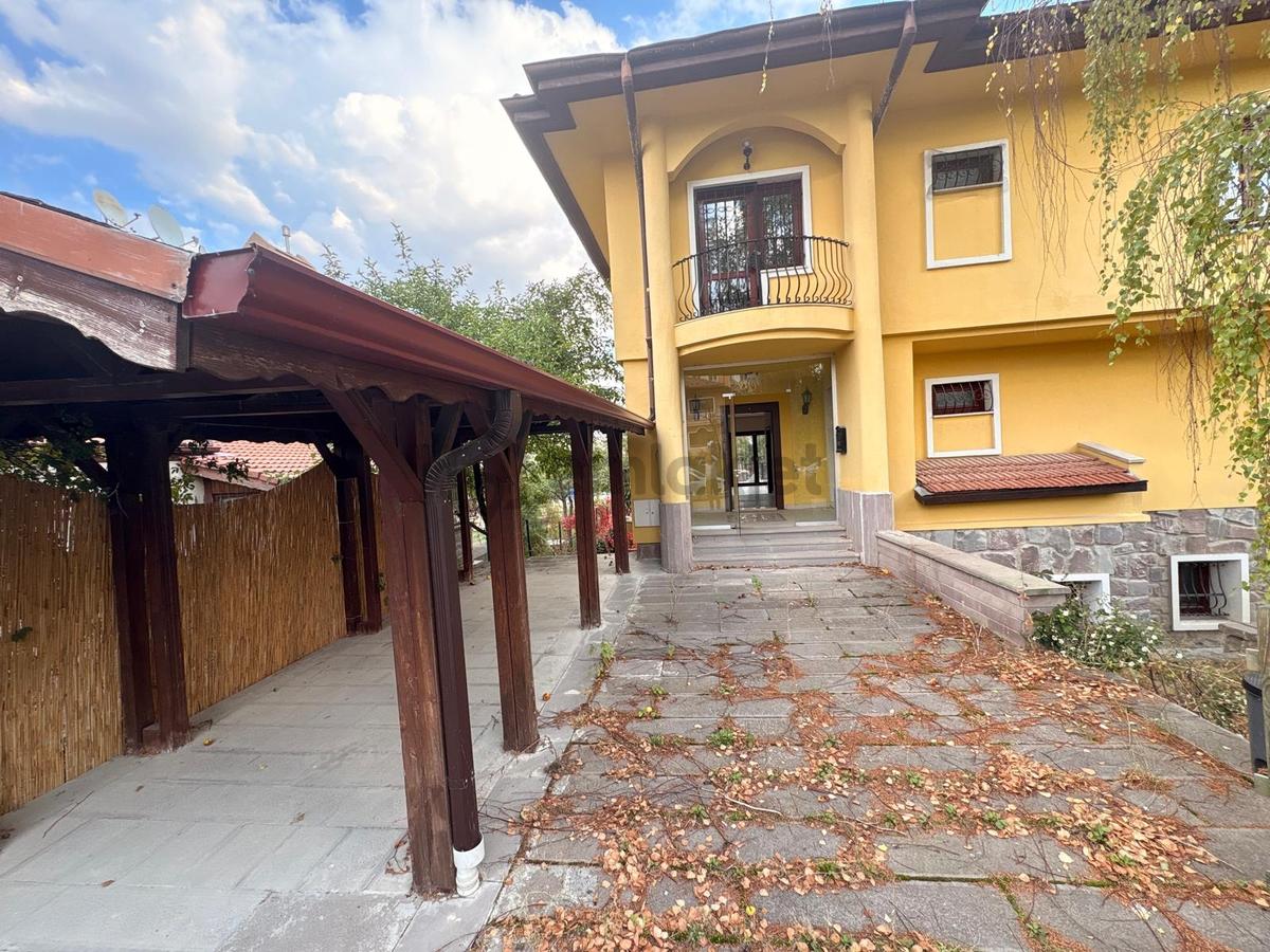Gölbaşı Satılık 8+1 Villa Göl Manzaralı Site İçerisinde 3 Katlı! - 55