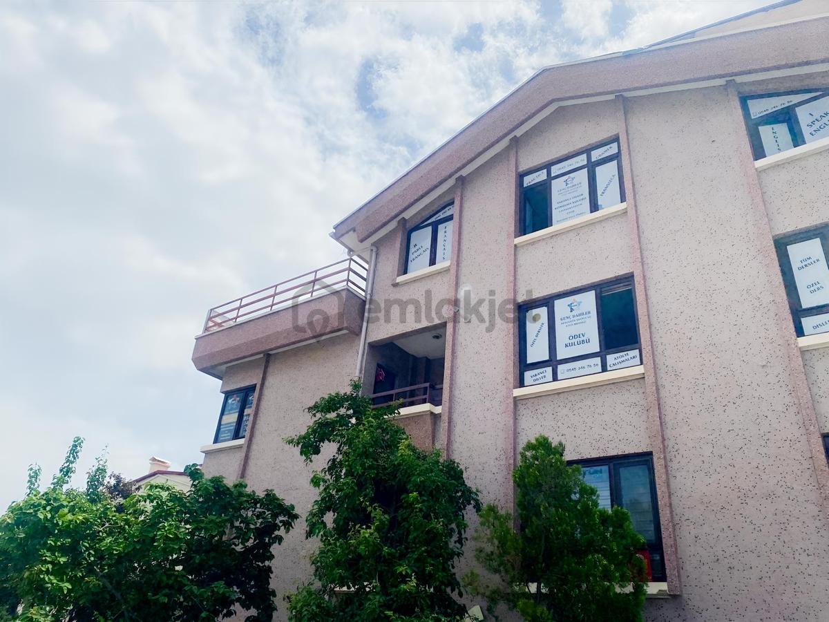 Ümitköy Merkezde 11+2 Satılık Villa - 2