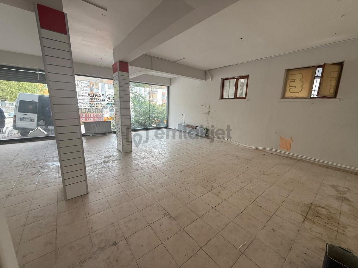 19 Mayıs Cadde Üzeri Okul Yanı 90m² Satılık Dükkan .! - 14