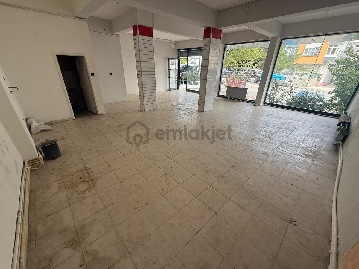 19 Mayıs Cadde Üzeri Okul Yanı 90m² Satılık Dükkan .! - 20