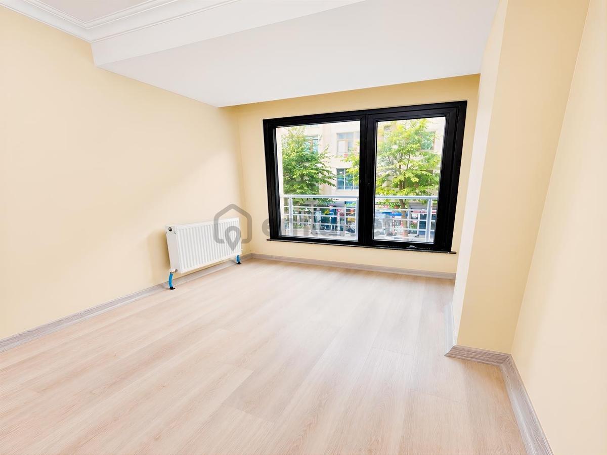 Güzelyurt Mah.metrobüse Yakın Balkonlu 2+1 Sıfır Daire - 10