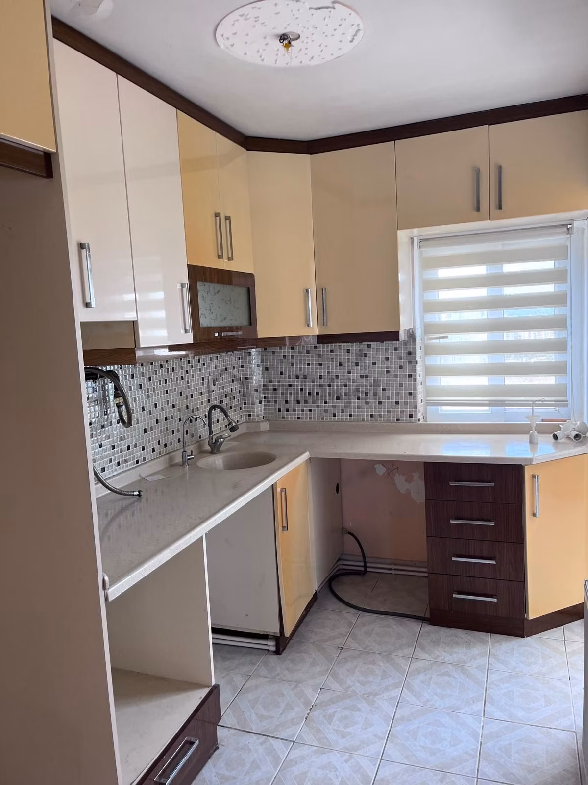 3+1 Yüzüncü Yıl Da Carrefoursa Yakını 11 Katlı 10 Katı Doğğalgazlı Kiralık 20000tl..