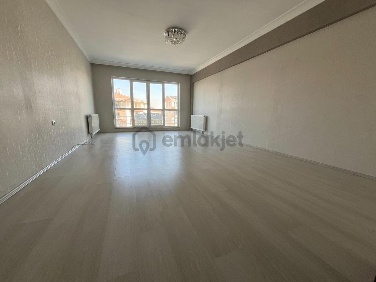 Kürşat Cad. Üzerinde Ebeveyn Banyolu 3+1 Ara Kat Satılık Lüx Daire - 10
