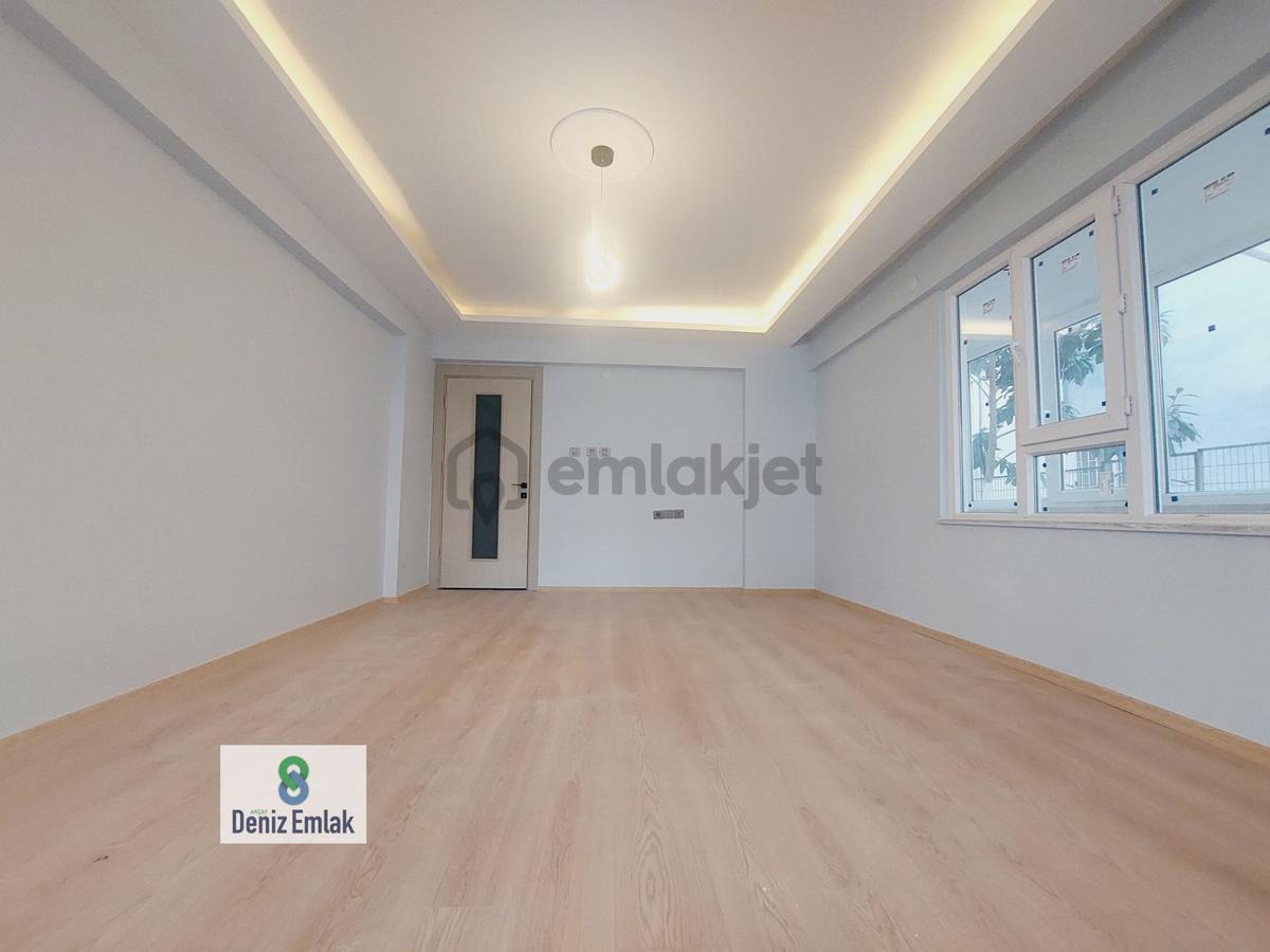 Denizden Akçayda Öncephe Komple Tadilatlı Satılık 2+1 Daire. - 11