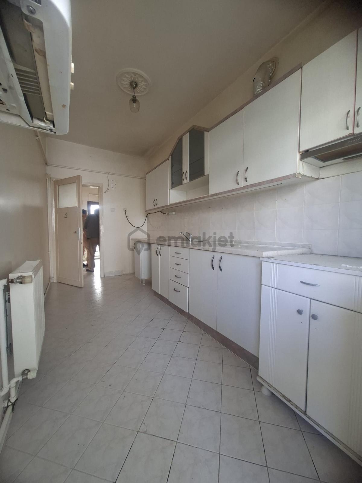 Kuyubaşı Metro Dibi 3+1 120m2 Katta Ç.balkonlu - 10