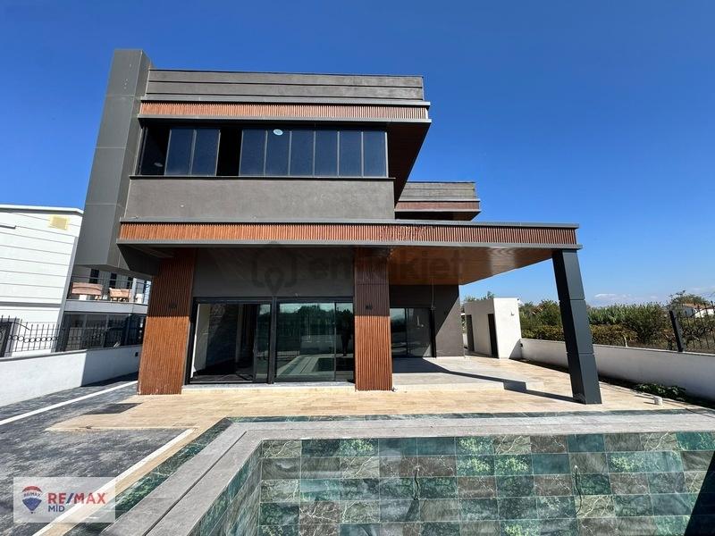 Remax Mid Paşaköy Mah. 7+1 Satılık Havuzlu Villa - 4