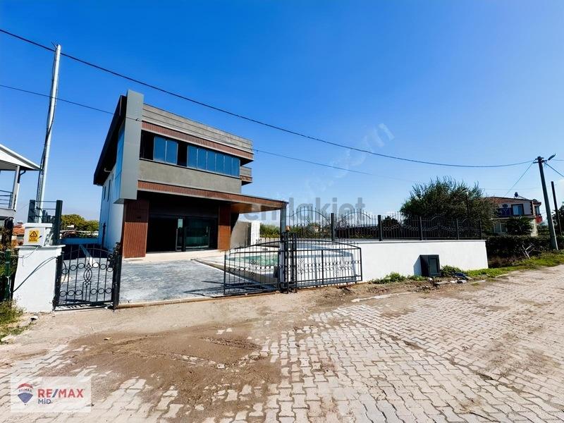 Remax Mid Paşaköy Mah. 7+1 Satılık Havuzlu Villa - 3