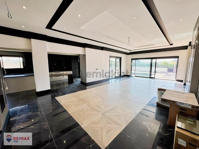 Remax Mid Paşaköy Mah. 7+1 Satılık Havuzlu Villa - 7