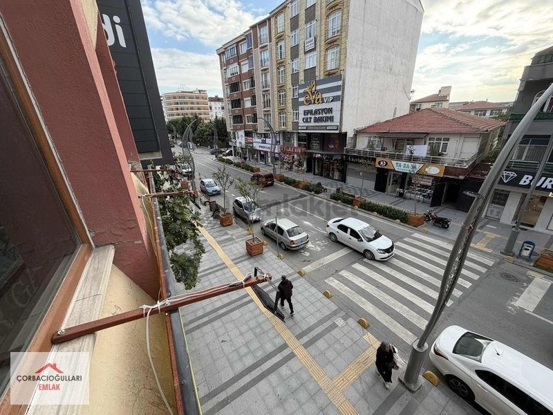 En İşlek Konumda Cadde Manzaralı Ofis - 11