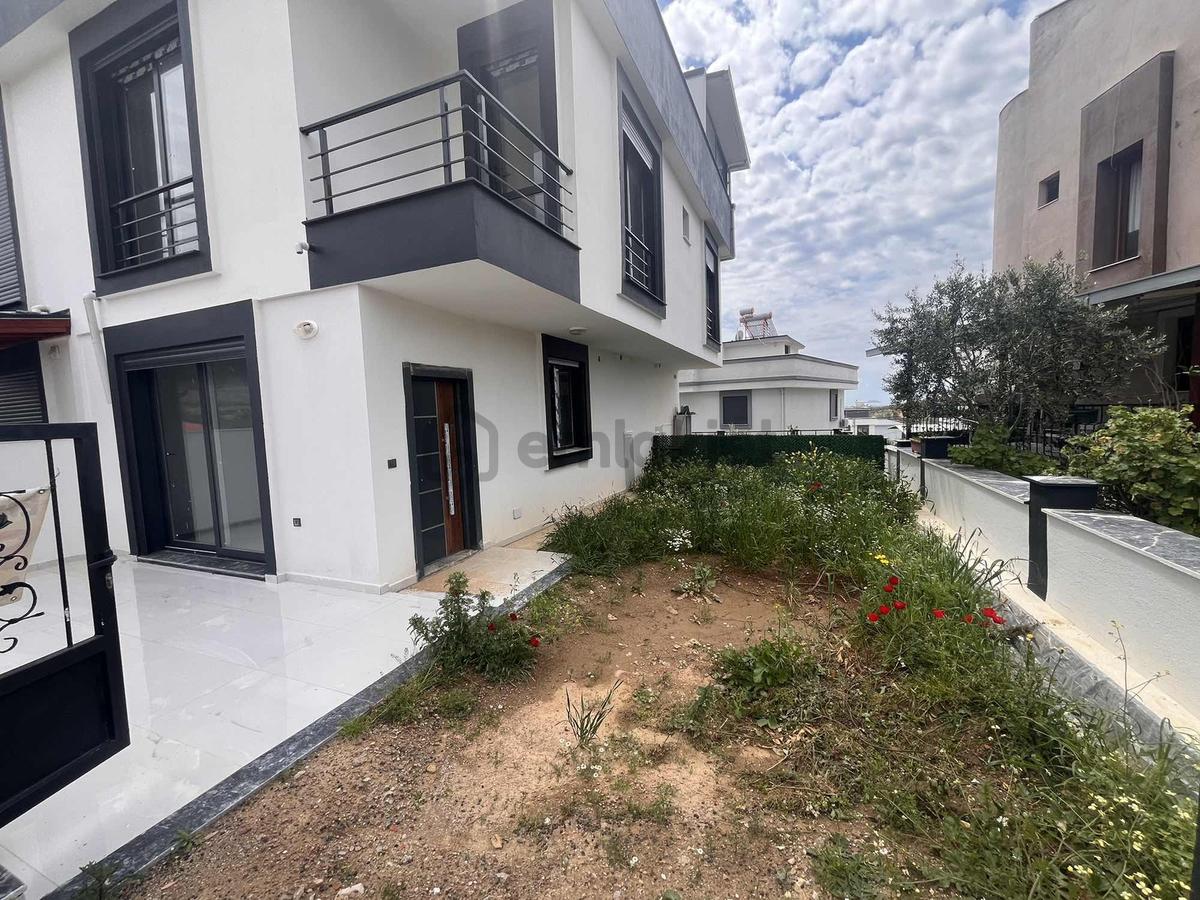 Seferihisar Payamlıda Sıfır 3+1 Bahçeli Yazlık