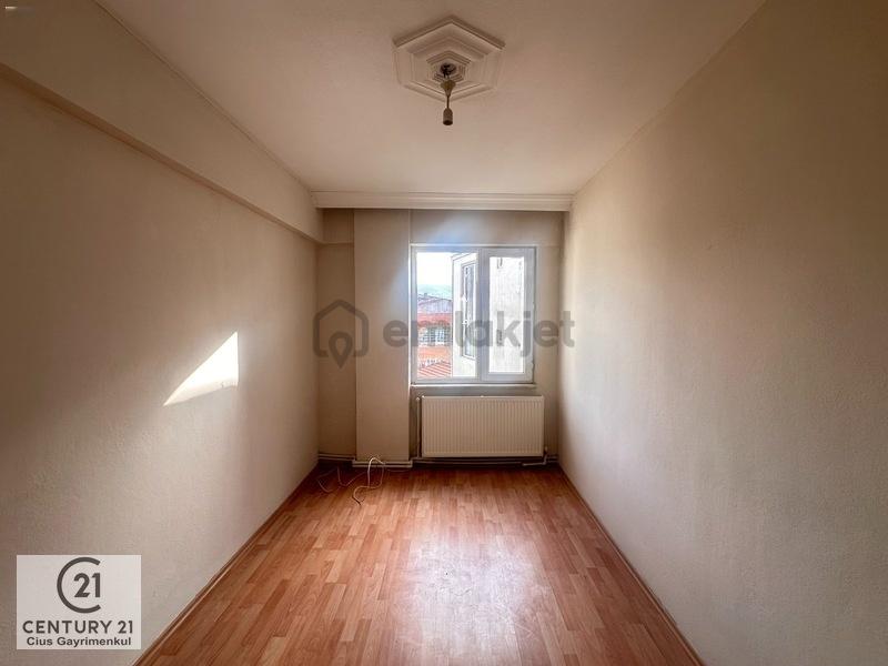 C21 Cius; Gemlik Eşref Dinçerde Kiralık Geniş 3+1 Ara Kat Daire - 10