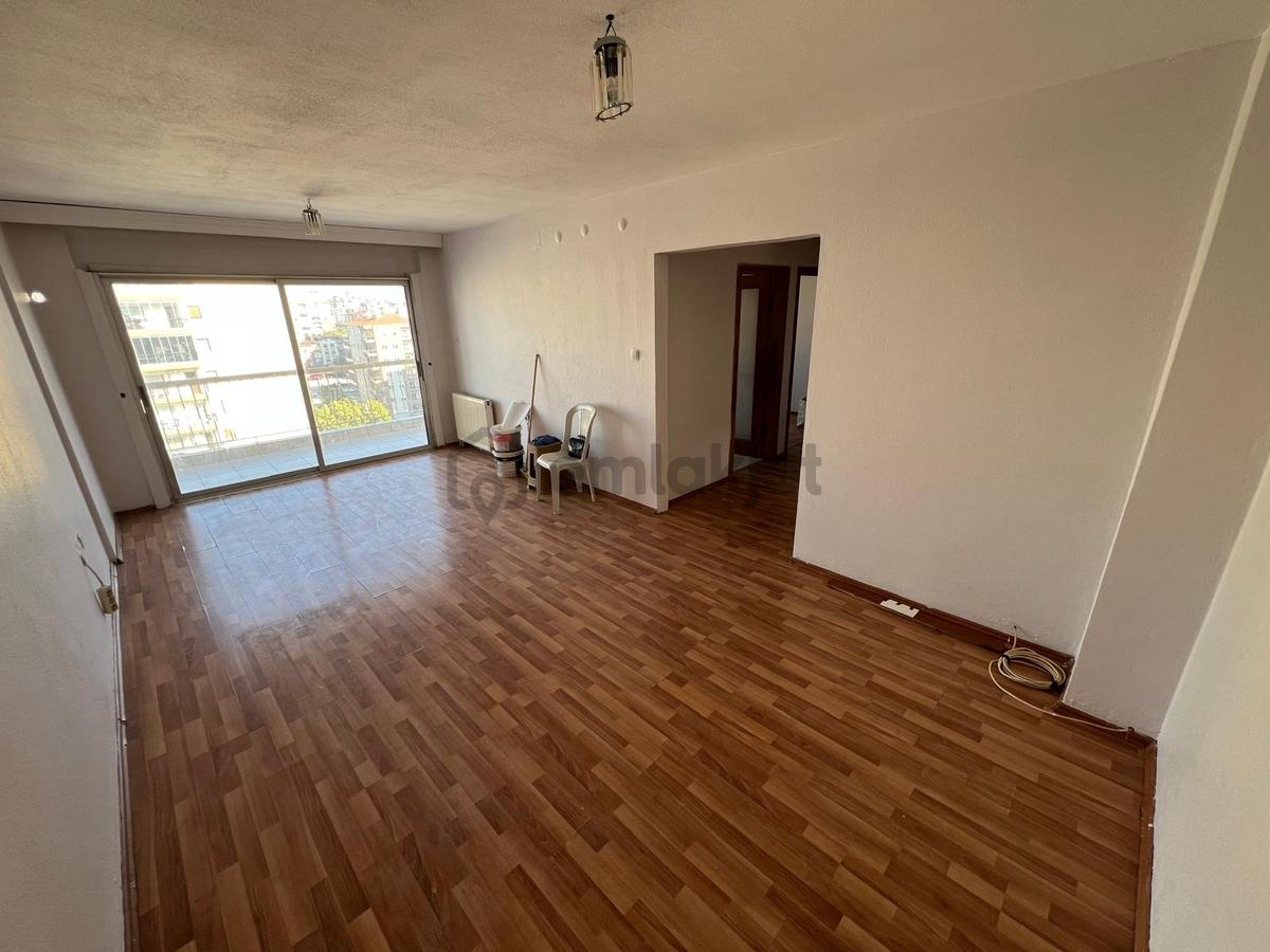 16 Bayraklı Merkezinde Tadilatlı Geniş Manzaralı Daire - 2