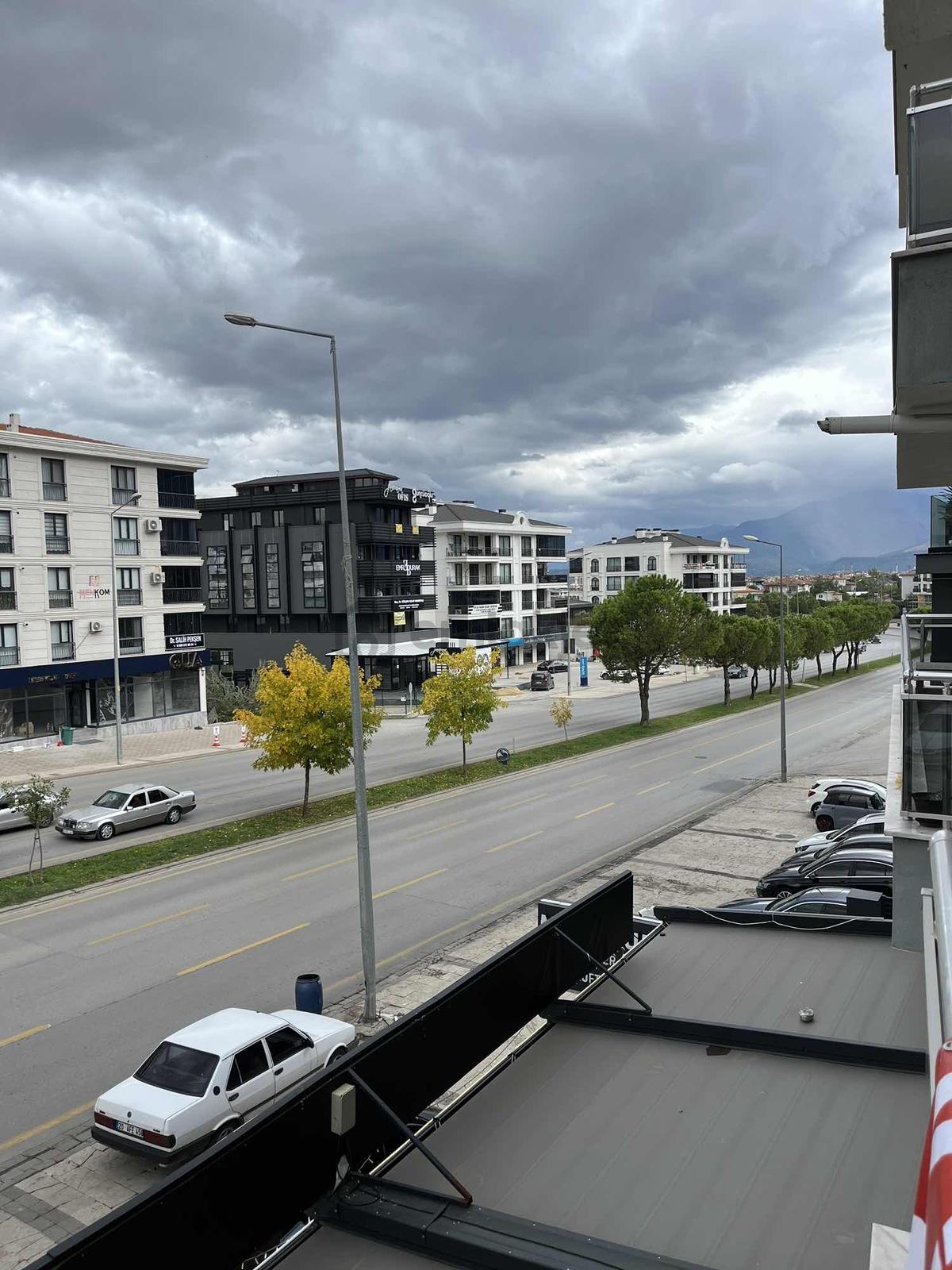 Atabey'den 29 Ekim Bulvarı Cadde Üzeri Kiralık Daire - 4