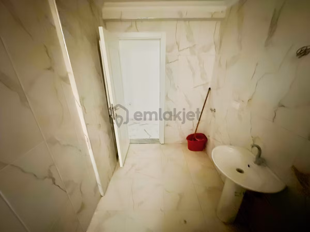 Doradan Edremitte Sıfır Geniş M2 3+1 Ön Cephe Ara Kat Daire - 26