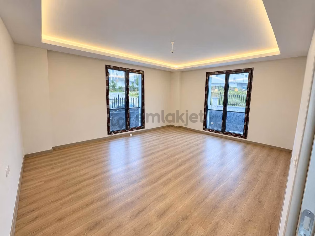 Eminevime Uygun Arnavutköy Taşolukta Güvenlikli Sitede Sıfır 2+1