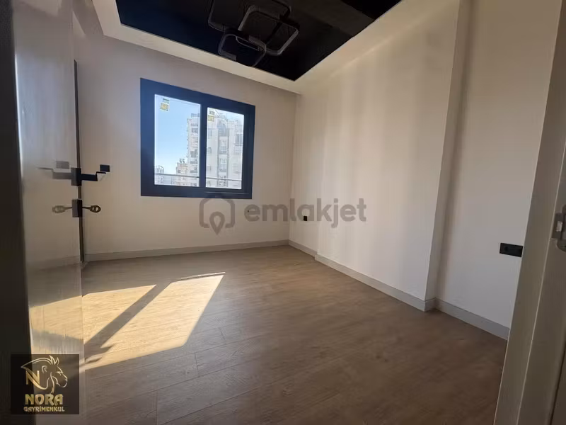Ünüversite Caddesinde Cadde Üstü Lüks 2+1 Daire Site İçinde - 16