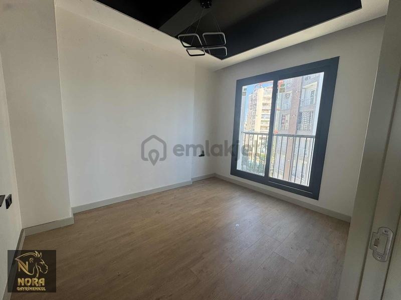 Ünüversite Caddesinde Cadde Üstü Lüks 2+1 Daire Site İçinde - 13