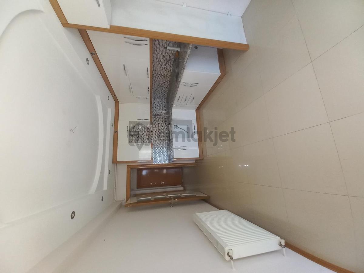 Yenişafakta Kiralık 3+1 Arakat Daire - 11