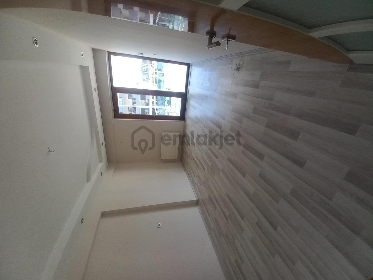 Yenişafakta Kiralık 3+1 Arakat Daire - 2