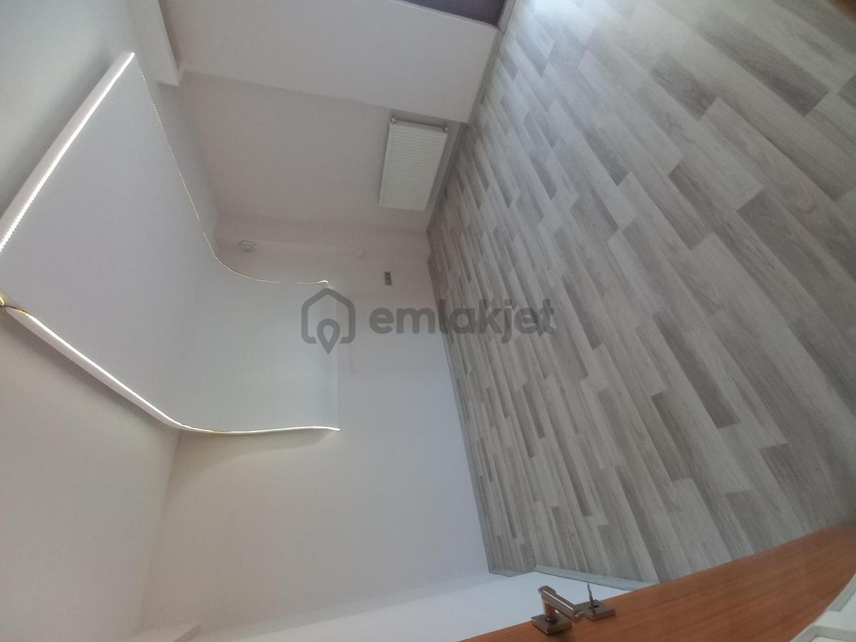 Yenişafakta Kiralık 3+1 Arakat Daire - 14
