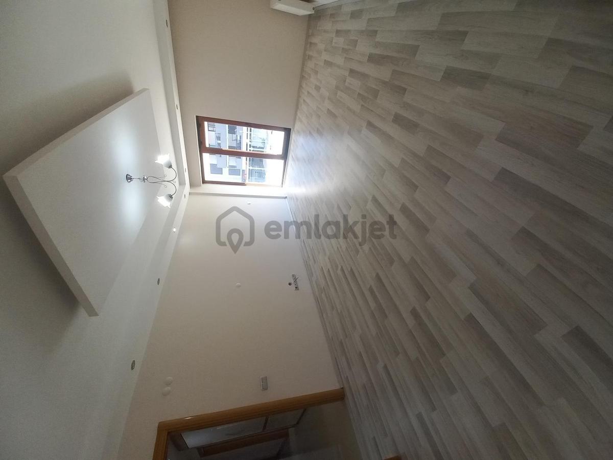 Yenişafakta Kiralık 3+1 Arakat Daire - 13