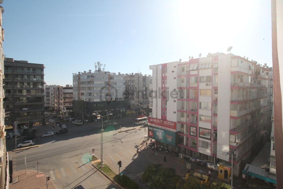 Retro’dan Merkezi Konumda Site İçi Geniş B.mutfak 4+1 - 10