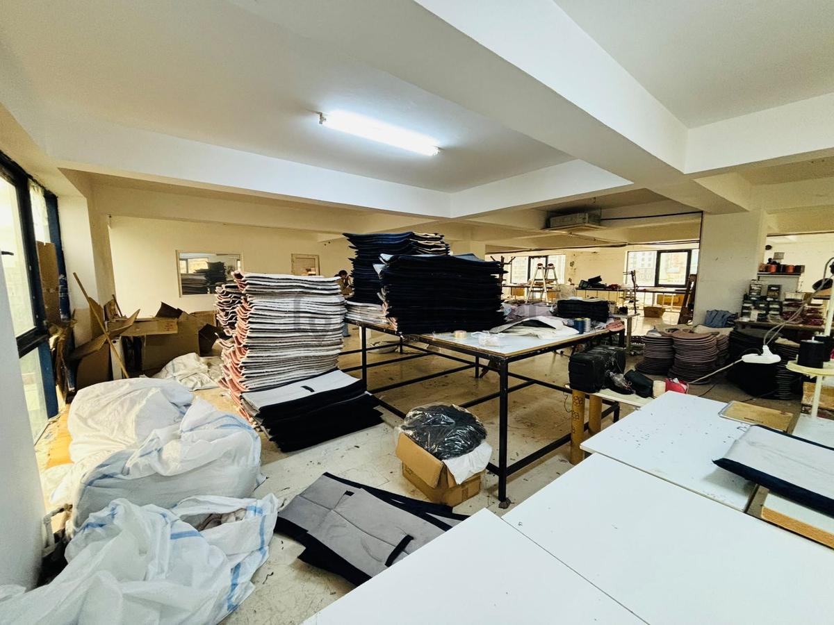 Mertcan'dan E-5'e Cephe 450 M2 Kullanım Alanlı İş Yeri - 10