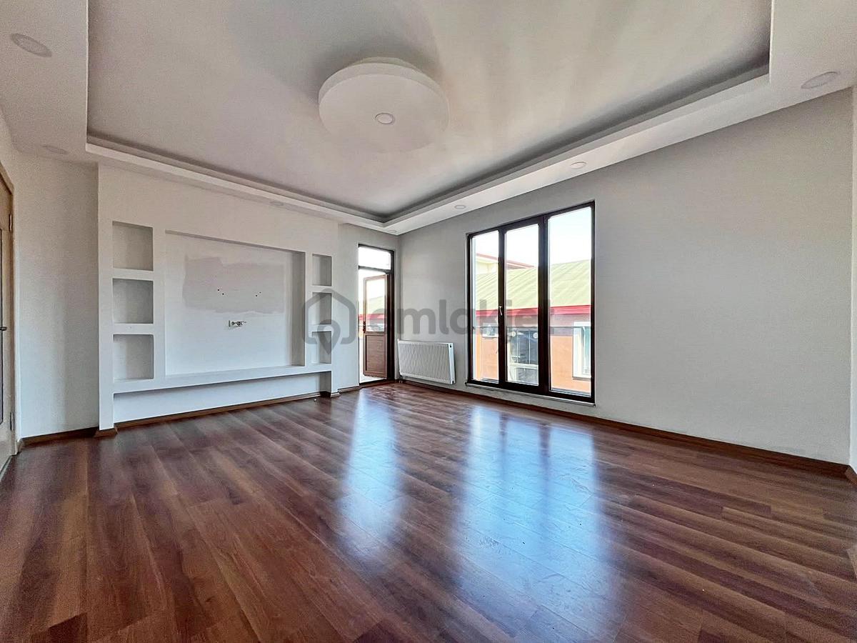 Az-er Yapı'dan 110 M2 İskanlı Kombili Cadde Üzeri Satılık 3+1!!!