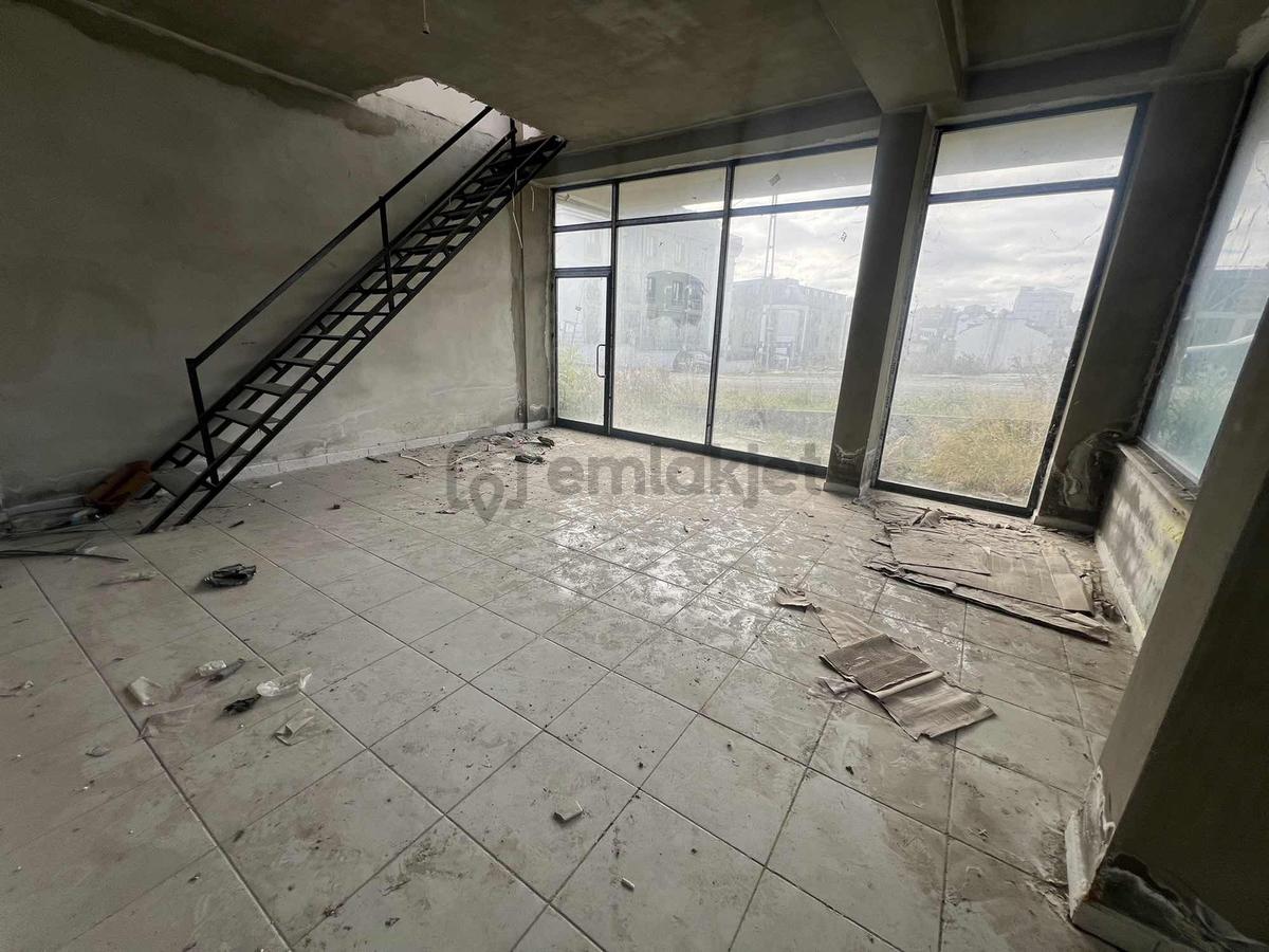Taşoluk Caddesinde 2 Katlı Kiralık Dükkan - 23