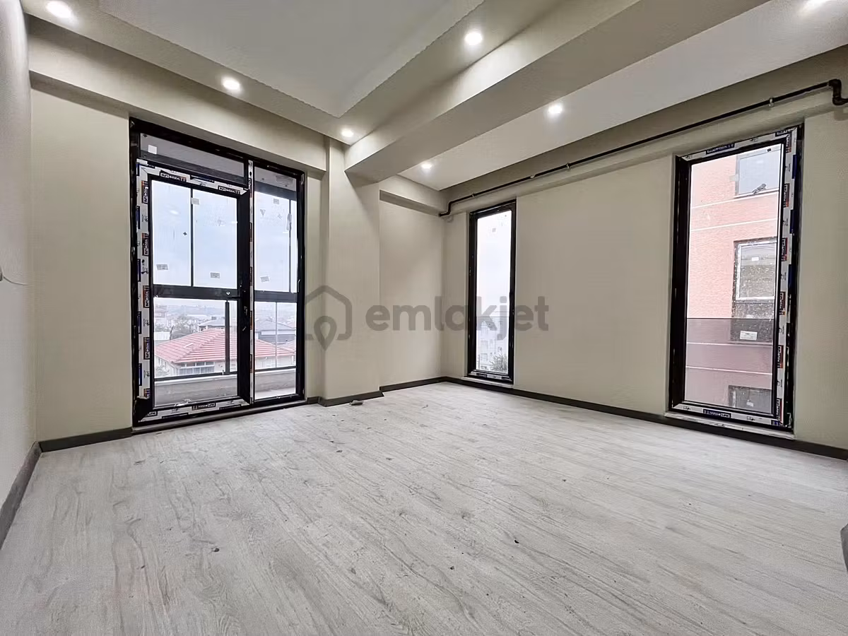 Az-er Yapı'dan Veliköyde Çift Cam Balkonlu İskanlı Satılık Daire!!