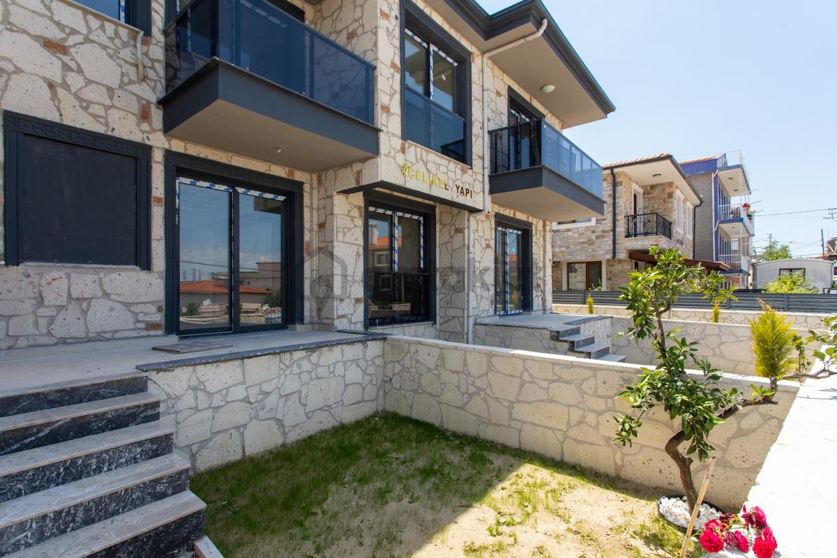 Foça Kazım Dirik Mah. Merkezi Konumda Satılık 1+1 Daire - 5