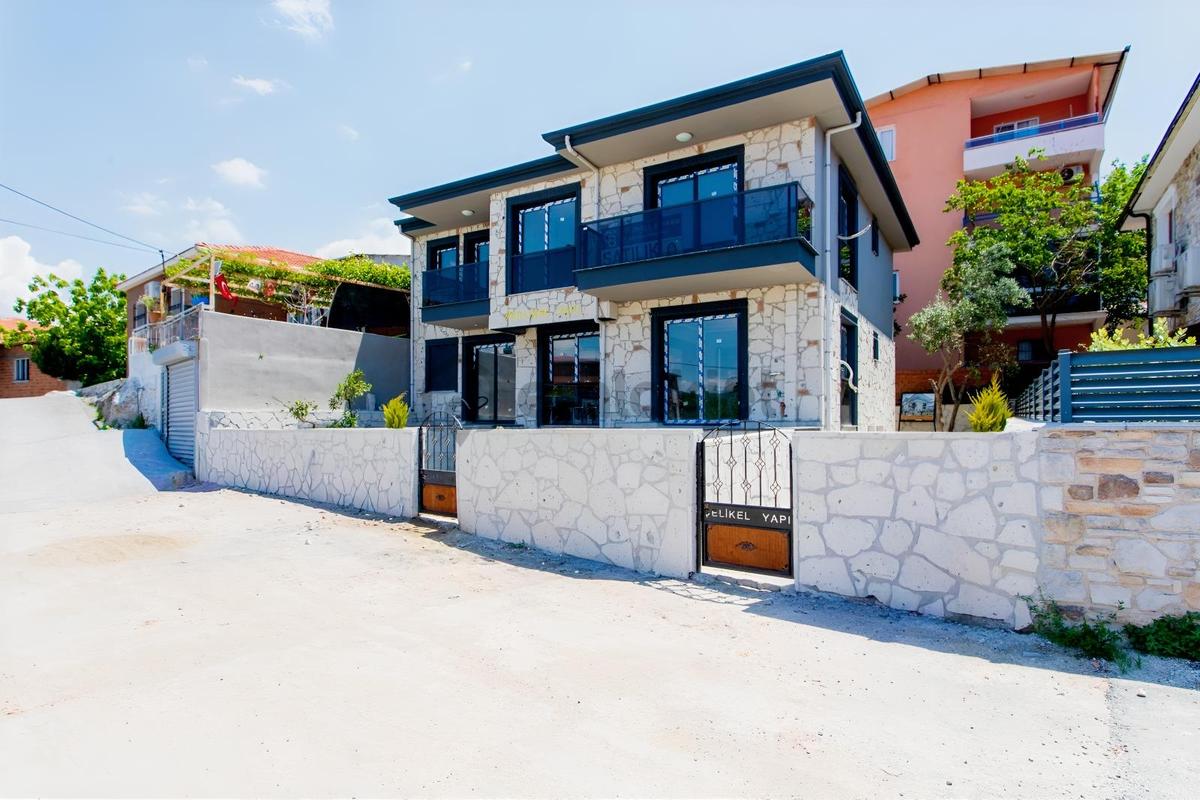 Foça Kazım Dirik Mah. Merkezi Konumda Satılık 1+1 Daire - 2