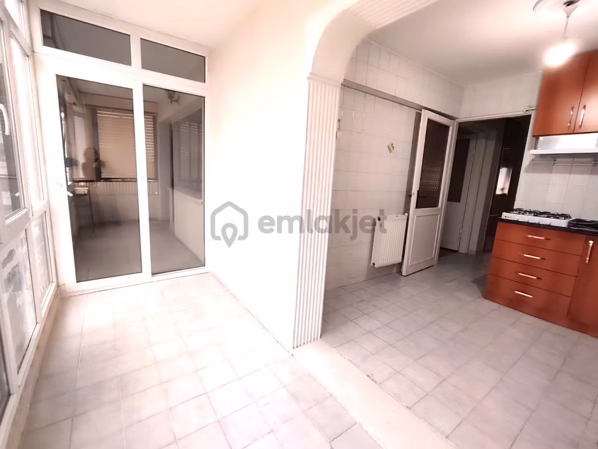 16 Karşıyaka Yalı Mahallesınde Satılık 3 + 1 Daıre - 6