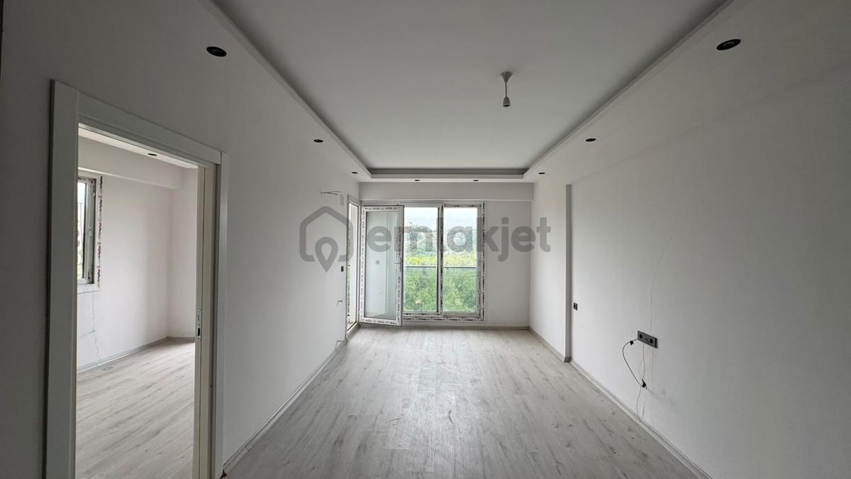 Mersin Tırtar'da Havuzlu Sitede Satılık 1+1 Daire - 11