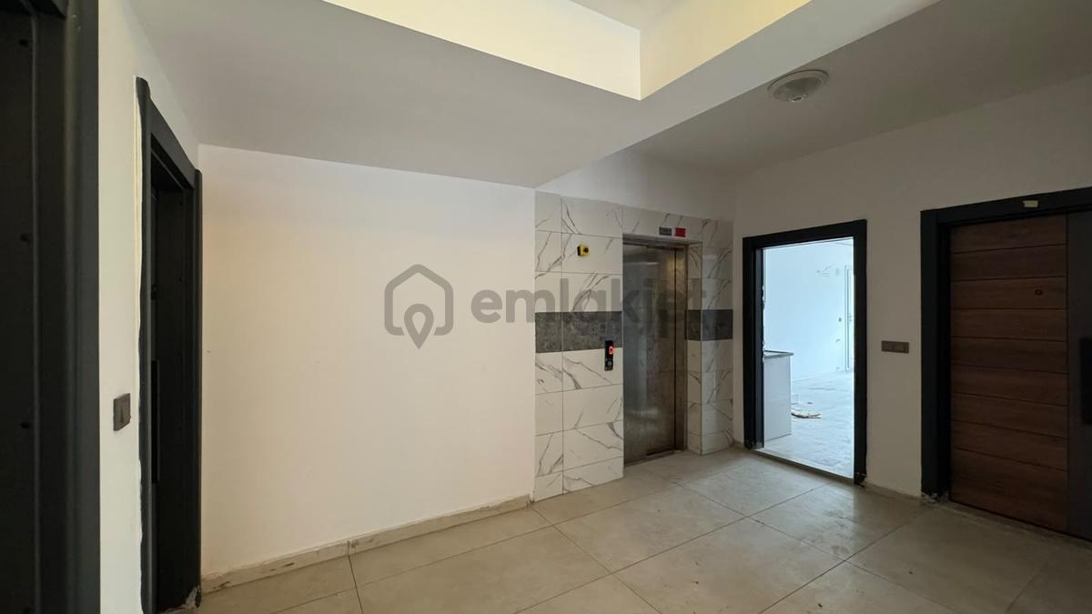 Mersin Tırtar'da Havuzlu Sitede Satılık 1+1 Daire - 23