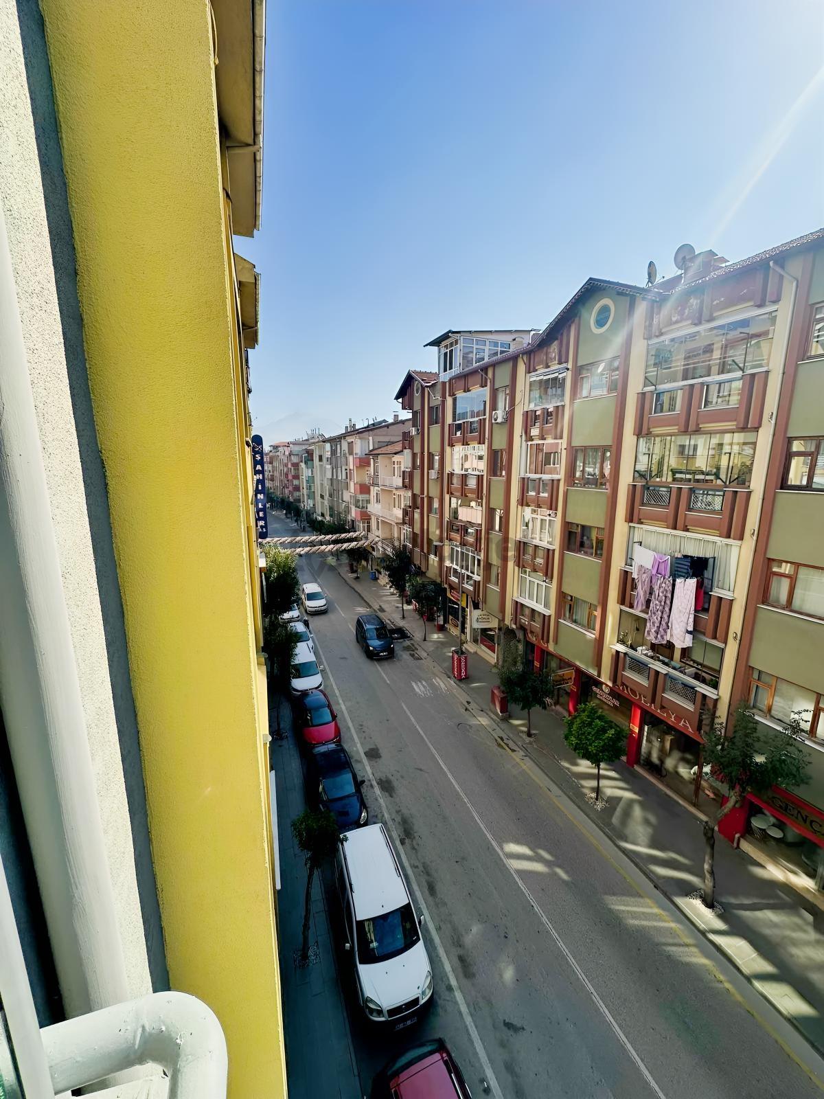 Yayla Mahallesi 111 Cadde Üstü Satılık 3+1 Daire - 20